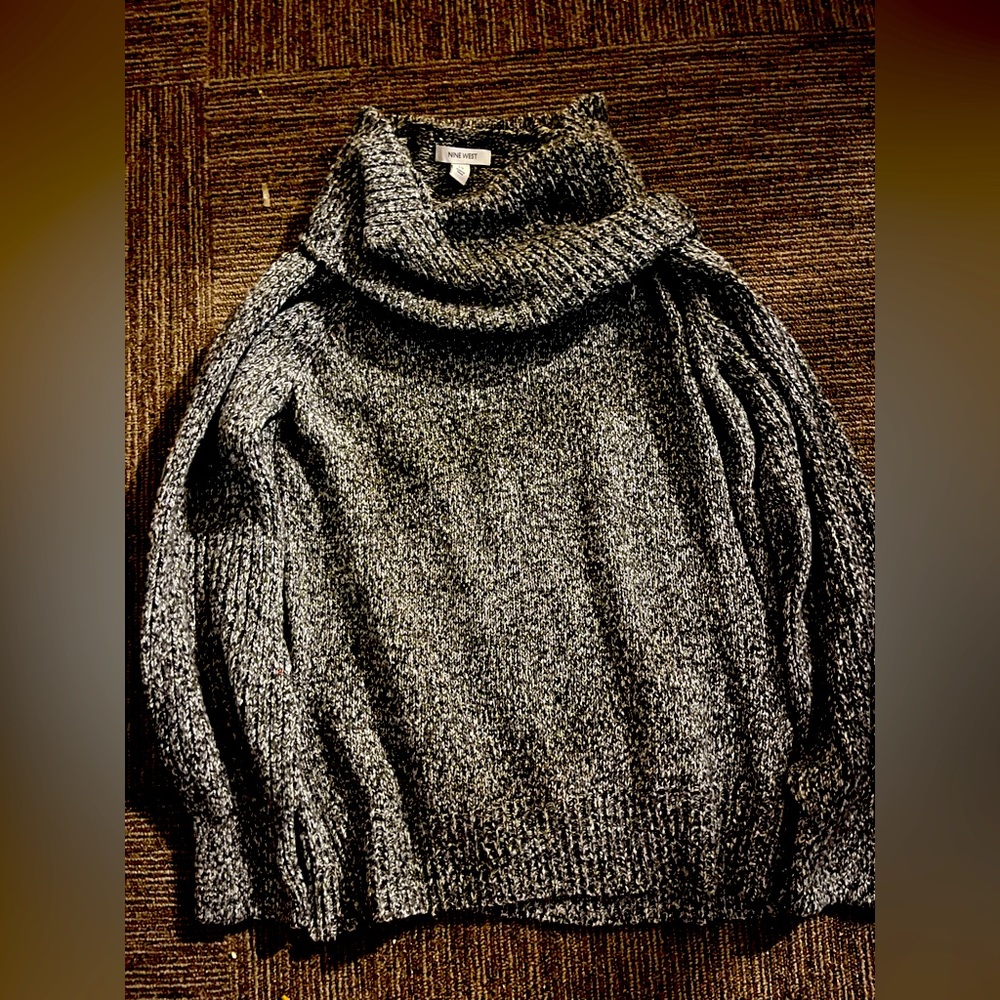 Women’s Nine West sweater size medium